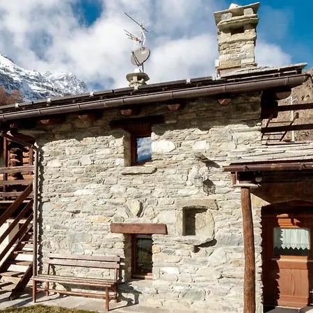 Hellochalet_foyer Orange Valtournenche